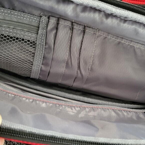 Coleman Duffle Gym Travel Red Shoulder Bag - Picture 10 of 11